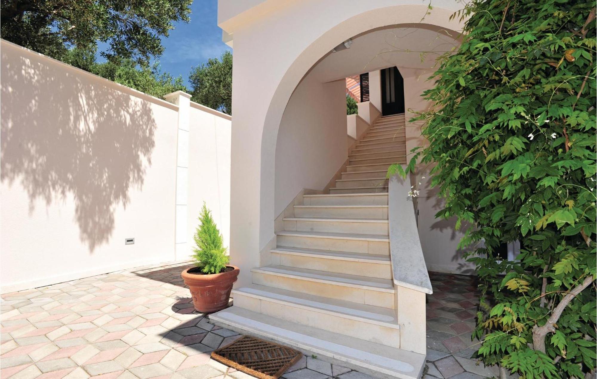 3 Bedroom Gorgeous Home In Makarska Eksteriør billede